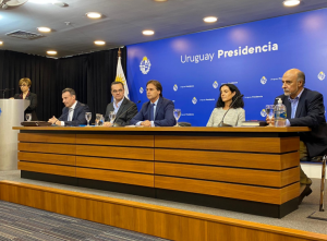 Conferencia de prensa del Presidente Luis Lacalle Pou junto a los ministros Daniel Salinas, Pablo Bartol, Azucena Arbeleche y Pablo Mieres. Fuente Presidencia de la República
