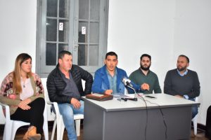 Ekaterine Lemos , Daniel Balduini, el candidato Pablo Fuentes, el politólogo Ramiro García y Andrés Gallo