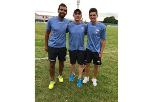 En plena Copa 2020, el Dr. Pinazzo junto a sus compañeros de la juvenil sanducera