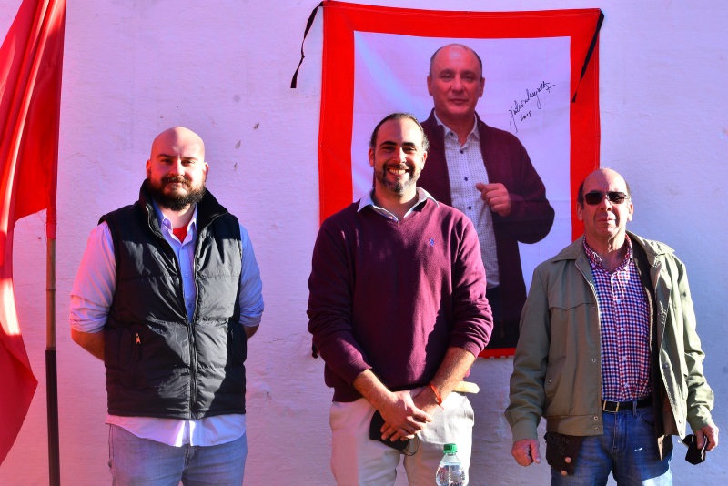 Con la imagen de Gustavo Risso detrás, Batllismo Solidario anunció el apoyo a la candidatura de Luis Carresse a la IDL