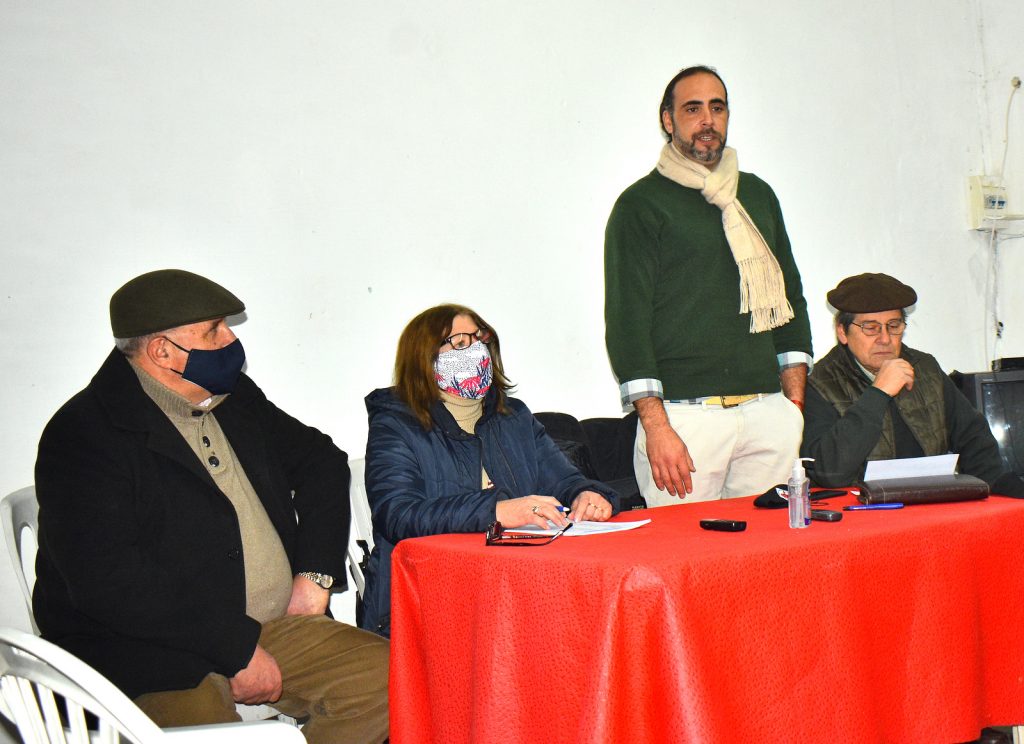 El secretario departamental del PC Luis Carresse presidió la votación