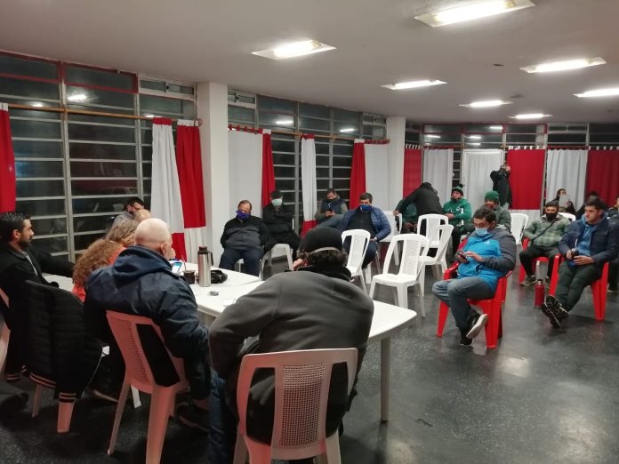 Los clubes y los neutrales, sesionando en sede de Atlético (foto Rodrigo 'Chino' Fernández)