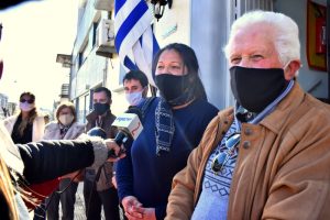 La candidata a alcaldesa por Solís Verónica Machado y el candidato a alcalde por Batlle Fredy Moran.