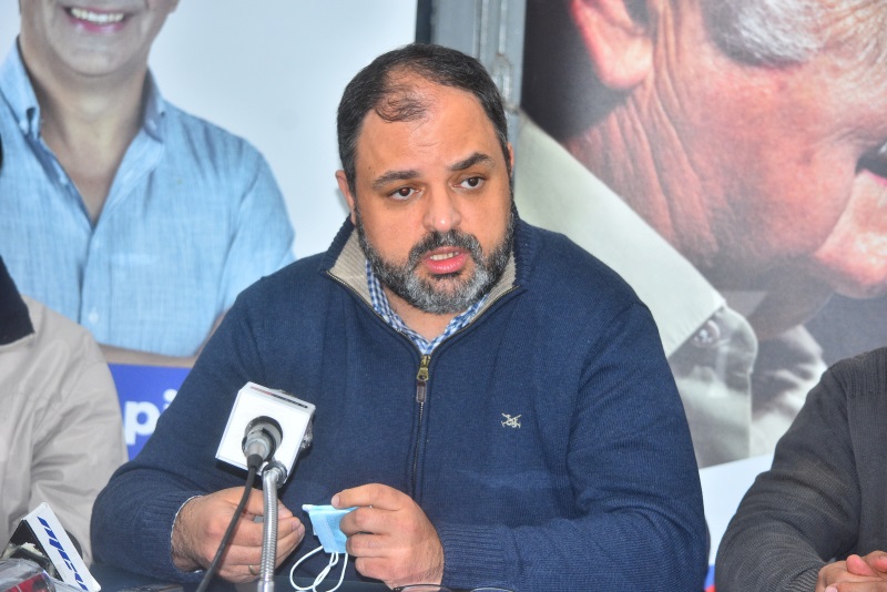 Senador Charles Carrera