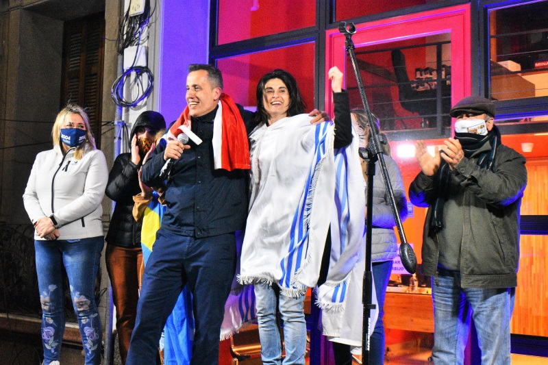Alexandra Inzaurralde festejando con Mario García
