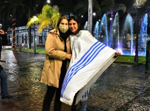 Alexandra Inzaurralde junto a su madre. La edila tomará el lugar de García en la Cámara de Diputados y será legisladora