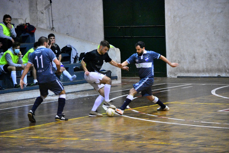 Bruno Vázquez Salazar (de espaldas) y Bruno Vázquez Gallegos, convirtieron para Zamora que está a punto de ser campeón