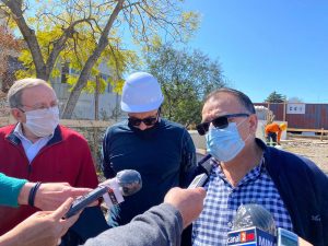 El Dr. Gustavo Amen, el Arq. Pablo Vargas y el director del Hospital Vidal y Fuentes Dr. Andrés Balduini