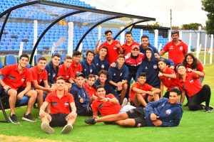 Foto veraniega, pre-pandemia, del plantel juvenil serrano