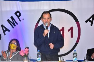 Guido Manini Ríos junto a Sandra Inzaurralde