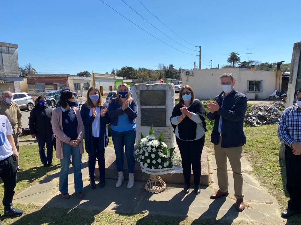 Integrantes de la lista 58, 59 y 2004 colocaron ofrenda floral en homenaje a Aparicio Saravia