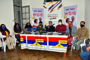 Julián Mazzoni y los cabezas de listas que apoyan su candidatura