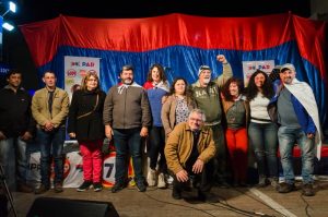 Julián Mazzoni y los candidatos a ediles de las listas que lo apoya. Gentileza Paola Ferreira