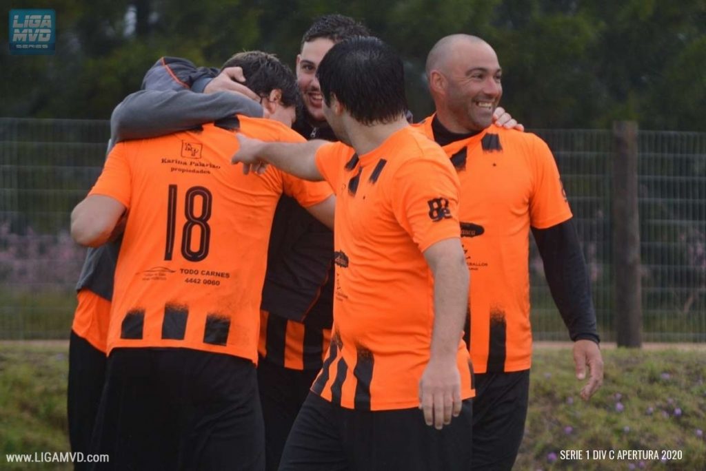 Rostros de alegría en pleno partido, una constante de Maluco