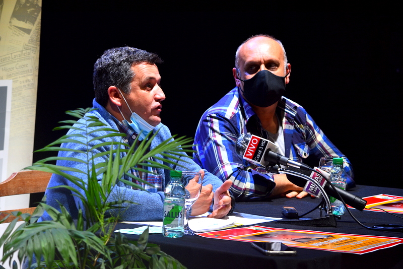 Daniel Fernández, director del Teatro Lavalleja y Alex Gonzáles, director de la Comedia Departamental