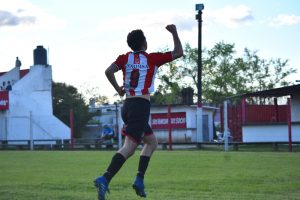 Martín Brun en el momento sagrado para el delantero, el festejo de gol, ayer ante Nacional
