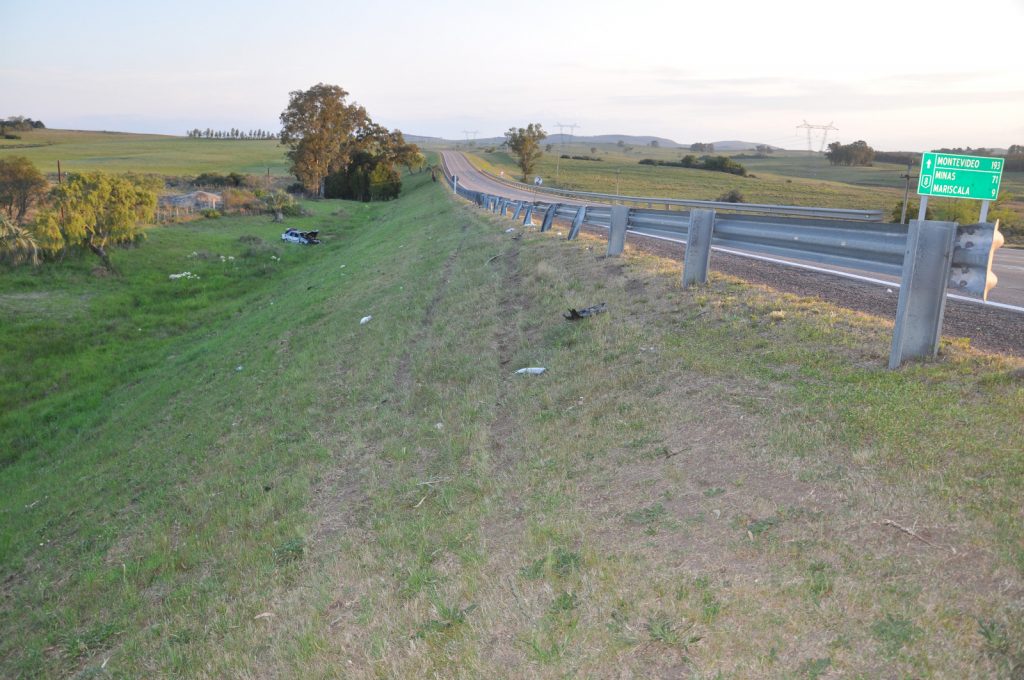 siniestro en ruta 8 conductor alcoholizado vuelco 2