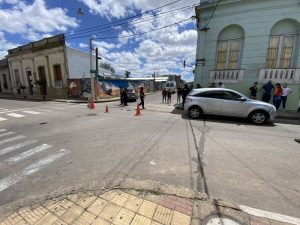 Colisionaron dos automóviles en Batlle y Juan Farina 1
