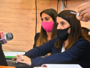 Dra. Malena Guadalupe Directora de Jurídica y Fabiana Martínez encargada de la oficina de licitaciones