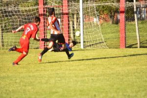 El derechazo de Micael Píriz ya está en la red. El delantero ferrocarrilero es una de las figuras del Sub 19