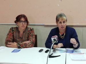 Las profesoras Aurora Fernández y Ana Caballero