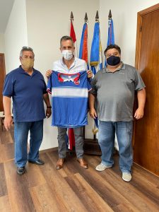 Carmelo Toledo, Dr. Mario García y Carlos Julio Inzaurralde, en la reunión de ayer a la tarde (foto RRPP Liga Minuana)