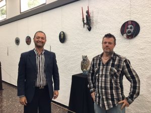 El-director-de-Cultura-Hebert-Loza-y-el-artista-plástico-Julio-Perdomo