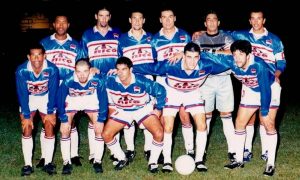 El Lava 2000. Parados José Valdez, Martín Barboza, Fernando Rodríguez, Carlos Sosa, Washington Rivero y Sergio Gómez (capitán). Agachados Richard Rodríguez, Horacio Torres, Gustavo Beltrán, Is