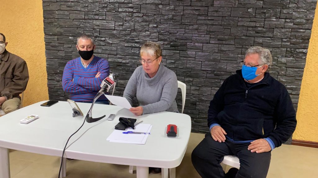 Los profesores Fabián Marenales, Ana Caballero y Julián Mazzoni