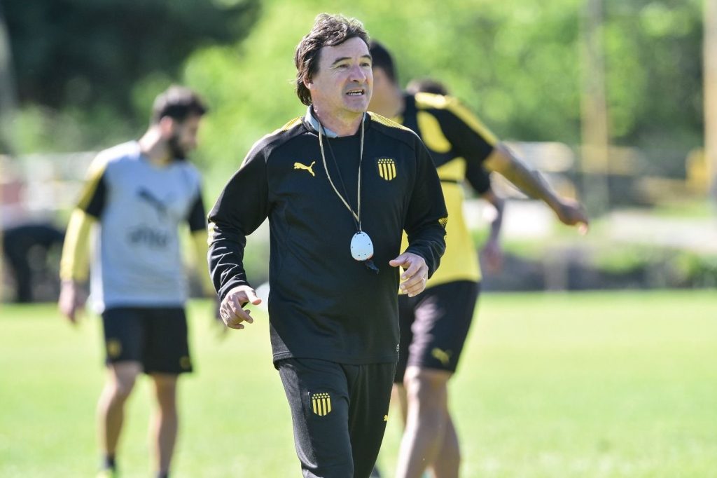 El profe Valenzuela en su último pasaje por Peñarol (foto El Observador)
