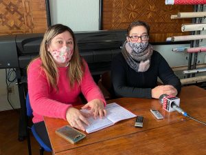 La docente Alejandra Urcola y la directora Miriam Pérez