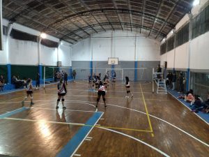 La final de Sub 16 tuvo un desenlace parejo. Volvió el voleibol con la Liga del Este