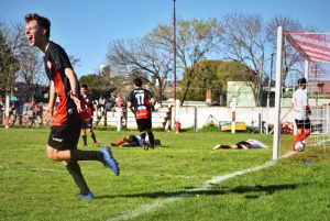 Barrio Olímpico lo festeja, Olimpia lo padece. El Picó-Picó se afianzó en la cima del Sub 19