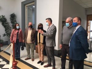 Los escultores Yanet Chango y José Belloni, la Subsecretaria del MEC Ana Ribeiro, el intendente Mario García, el secretario general Alejandro Giorello y el director de Cultura Hebert Loza