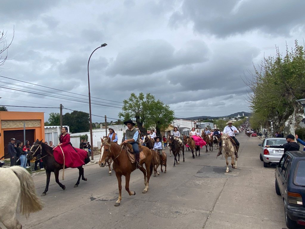 desfile de caballería gaucha 1