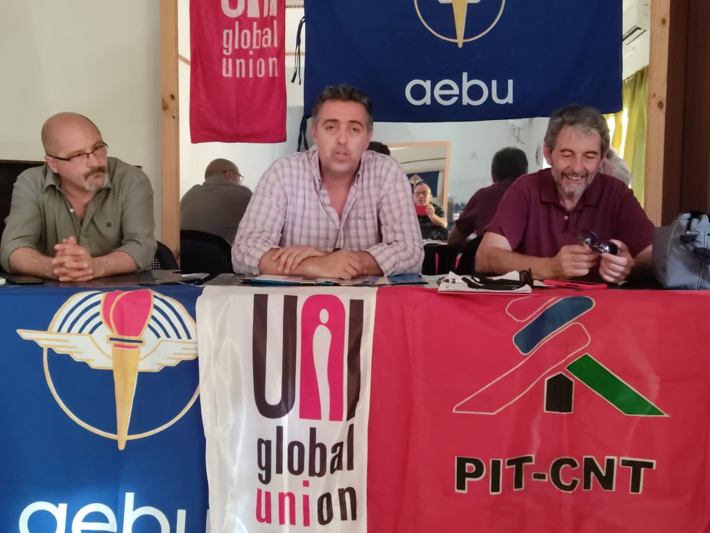 Consejo Central de AEBU sesionando en Minas