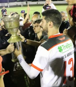 El Loco Abreu redondeó un campeonato al nivel de su trayectoria y fue goleador del Minuano