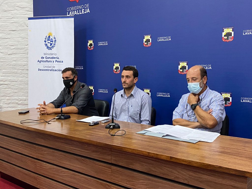 El director de Descentralización del MGAP Luis Carresse, el director de Desarrollo Agropecuario José Rojas y el director departamental del MGAP Adolfo Beracochea