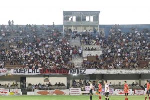 Panorámica de la semifinal de la temporada en primera división. El público concurrió en gran número a presenciar el Minuano