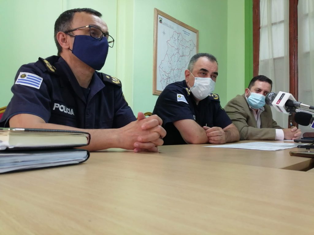 Subjefe Crio. Mario Lic. Ricardo López Pintos, Jefe de Policía de Lavalleja Crio. Gral. (R) Lic. Jorge Khazzaka y Jefe de la Brigada Antidroga Marcelo Umpiérrez