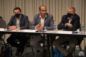 El Dr. Fernando Sosa y Sebastián Bauzá en la sesión de ayer (foto AUF)