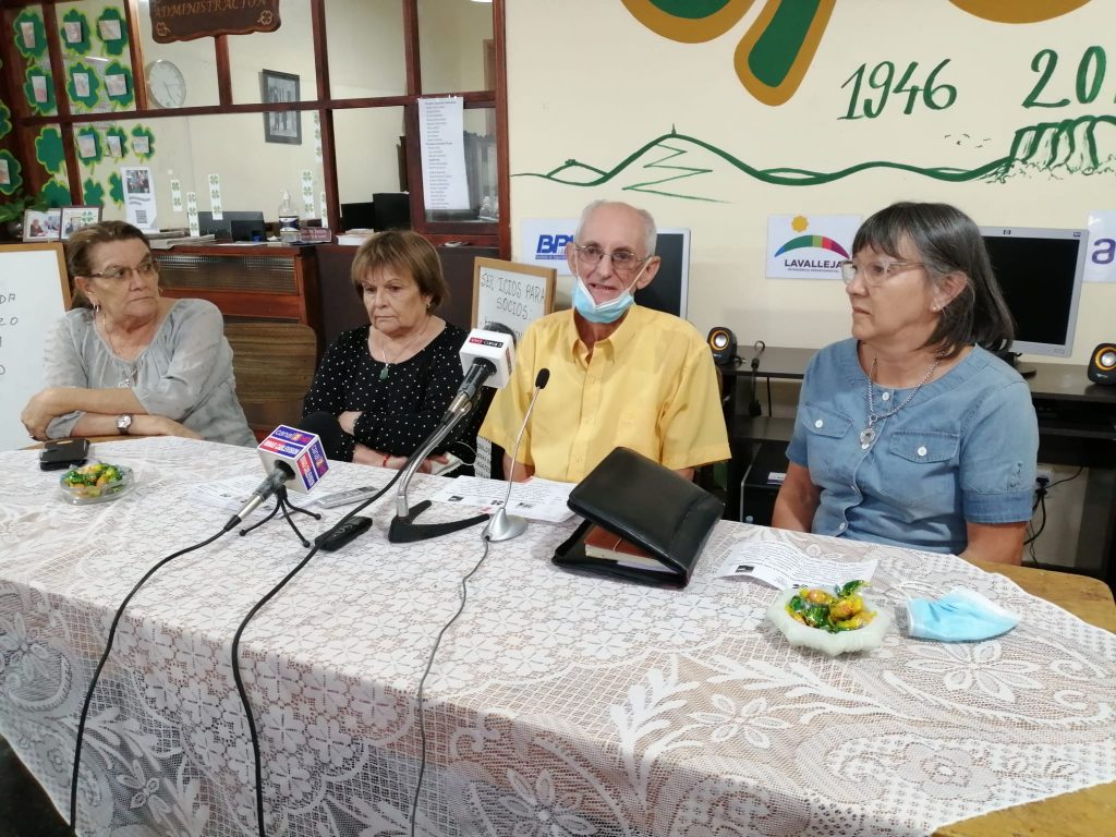 La secretaria de actas Nancy Barqui, la vicepresidenta Nélida Ramos, el presidente Walter Hernández y la secretaria general María Cristina Medina