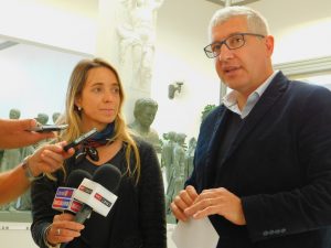 Dolores García Pintos, directora de Turismo y Fernando Blanco, director de Prensa de la IDL
