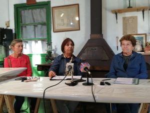 Jaqueline Olivera, secretaria de Amigos del Arte, Olimpia Maidana, integrante de la directiva y la presidenta Blanca Prieto