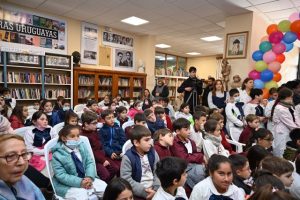 En el Día del Libro Laura Tasistro presentó su libro Crees en la Magia 1