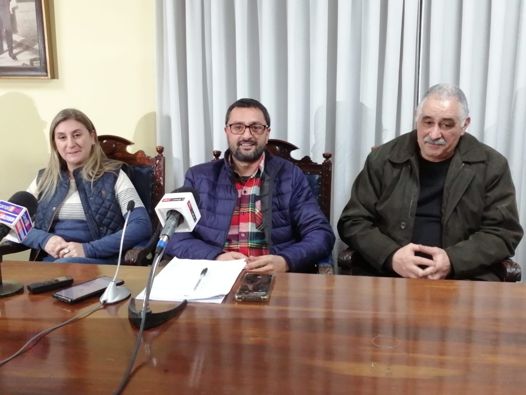 La tesorera del CNE Maika Acuña, el presidente Mauro Álvarez y el secretario Miguel Velázquez