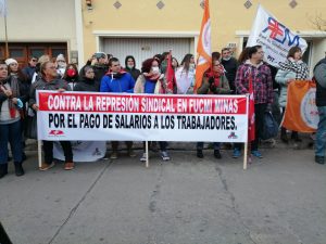 Trabajadores de UCMI y la FUS se manifestaron frente a la Unidad Coronaria de Minas 2