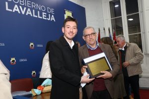 El edil Felipe De los Santos y Juan José Mazzoni, hijo de Mary Morosoli