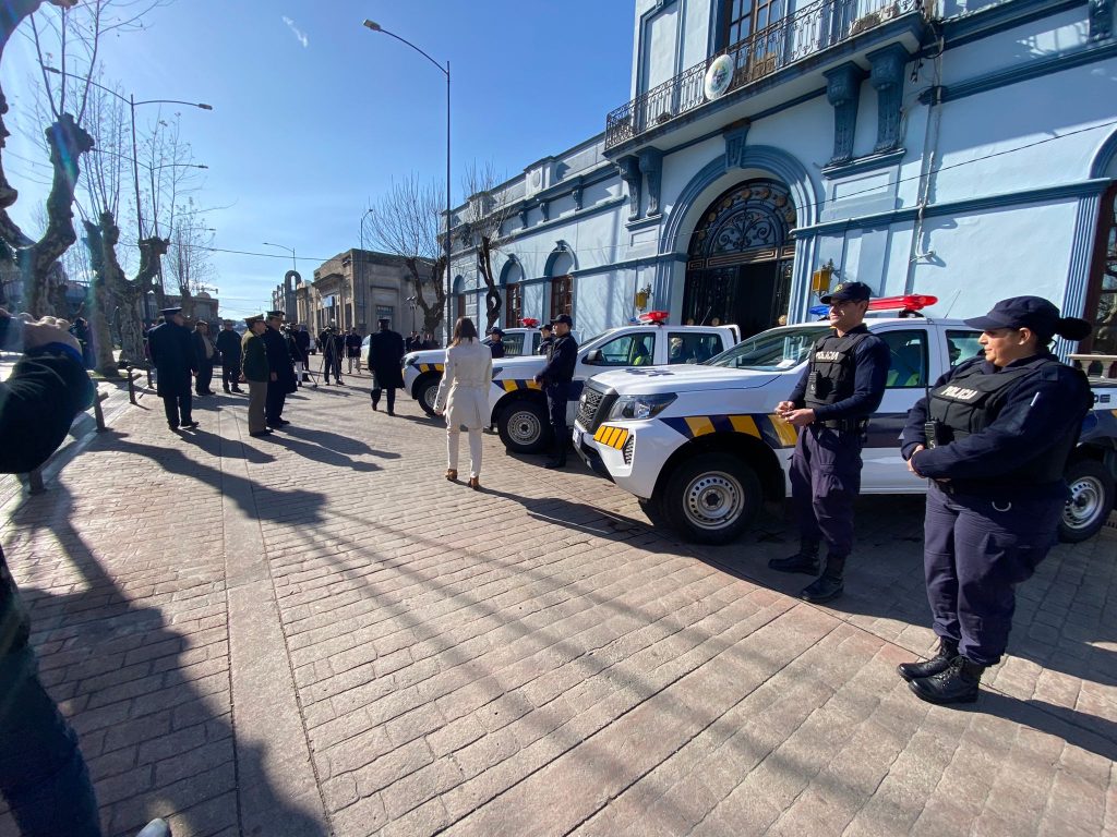 Jefatura de Policía de Lavalleja recibió 3 nuevas camionetas (5)