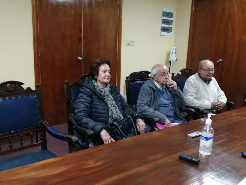 Ricardo Soria al medio junto a otros representantes de los jubilados municipales cuando fueron recibidos por la Comisión de Recepción de la JDL
